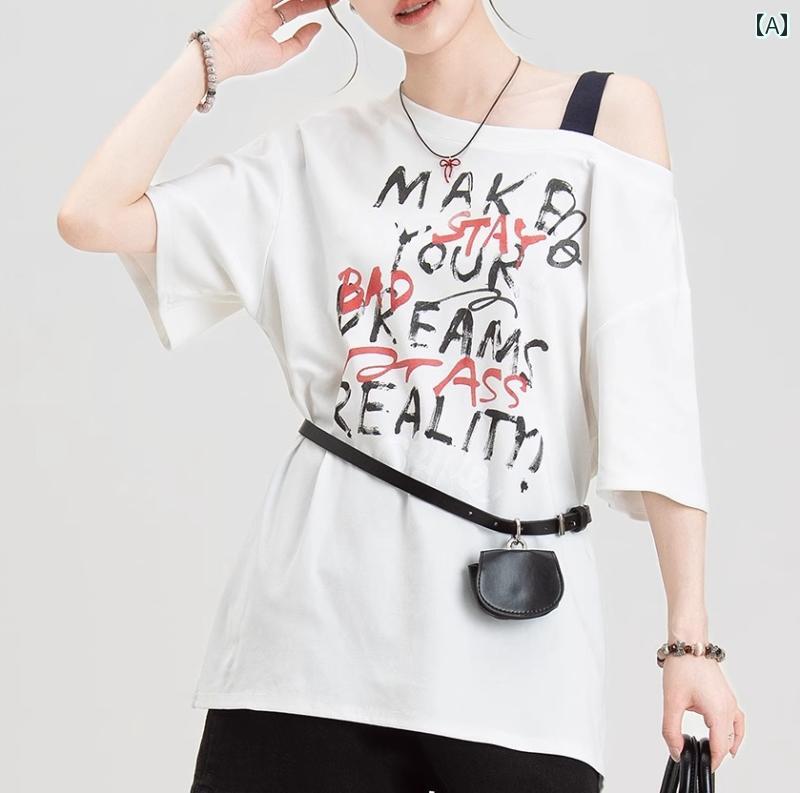 レディース トップス Tシャツ 半袖 白 ホワイト 斜め 肩 襟 レター プリント 手書き 黒 赤 ゆったり オフショルダー ポップ レトロ モダン ユニーク ベルトポーチ付 カジュアル