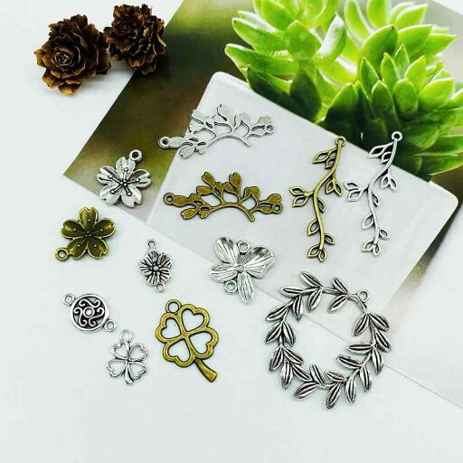 DIY 材料 レトロ チャーム アクセサリー 四つ葉 クローバー 桜 ネックレス ペンダント 花輪 リース つる 小道具 パーツ 誕生日 ギフト DIY 材料 レトロ チャーム アクセサリー 四つ葉 クローバー 桜 ネックレス ペンダント 花輪 リース つる 小道具 パーツ 誕生日 ギフト