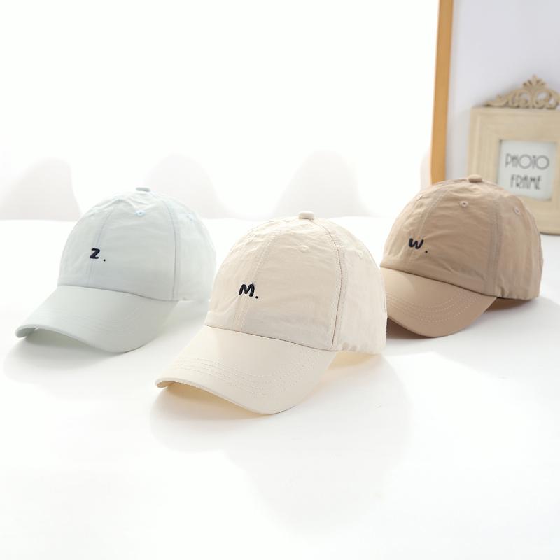 子供用 帽子 男の子用 野球帽 夏用 薄手 通気性 速乾 日よけ キャップ 韓国 調節可能 ワンポイント刺繡 紫外線防止 スポーティ カーブつば カラバリ豊富 シンプル