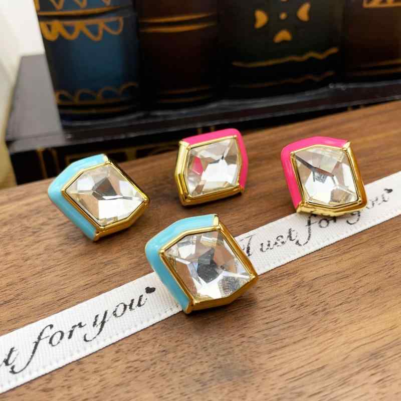 ・主な素材: 銅・処理プロセス: エポキシ樹脂加工・デザイン: 幾何学型・カラー展開: ブルー、レッド・デザイン要素: イレギュラー・スタイル: 個性的・スタイル分類: 個性トレンド・カテゴリ: ピアス・ピアス・デザイン要素分類: 形状、パターン