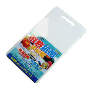 熱湯消毒+抗菌加工のダブル効果で衛生が保てます。中べりが少なく丈夫で長持ち。両面使用可。変形しにくく丈夫です。 【商品仕様】 サイズ／約幅370×奥行210×厚み10mm 重　量／約635g 材　質／ポリエチレン 耐熱温度／90℃ 中国製 ...