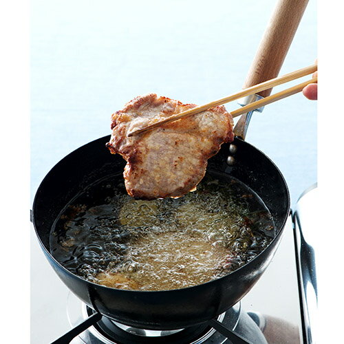 料理研究家 松田美智子の自在道具 自在鍋23cm 2.3L 0282012 無塗装 鉄製 中華鍋 天ぷら鍋 揚げ鍋 深め 木柄 アップハンドル 天然木 丁寧な暮らし IH対応 ガス火対応 便利 ギフト【日本製】【送料無料】のサムネイル