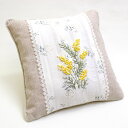 ミニクッション ミモザ 約35x35cm 【ゆうパケット不可】背当て クッション インテリア ミモザ リボン刺繍 手刺繍