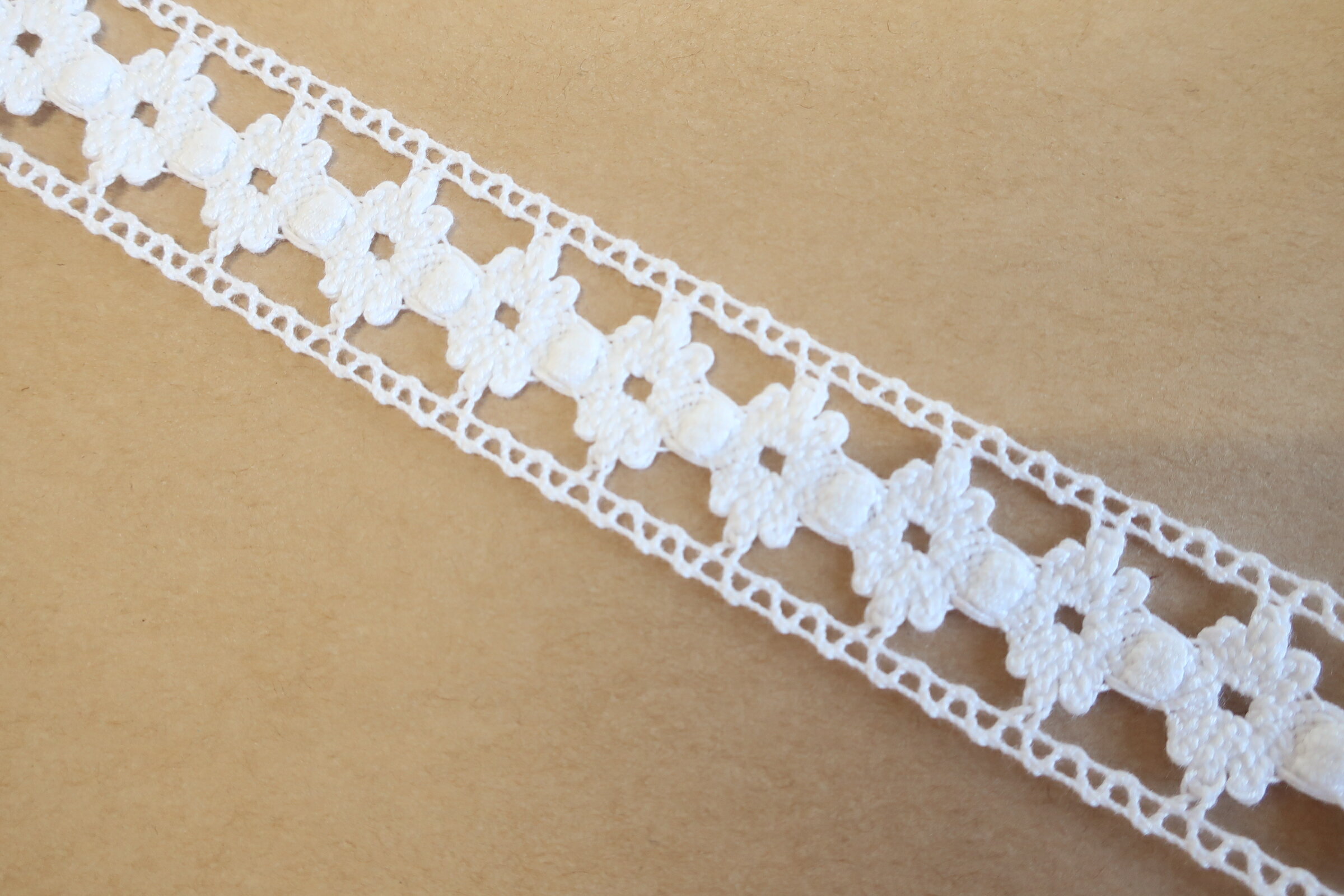 在庫限り！！　広幅　トーションレース　手芸 　真っ白トーションレース　27mm巾　1m~　 (1232w)