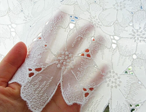 【価格を見直しました】スカラップ柄豪華な花柄　国産　刺繍【1個88cmx50cm】3個ま...