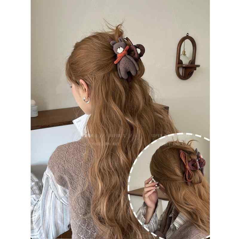 ・カテゴリ: 頭飾・アイテム: ヘアクリップ・素材: 布地・カラー展開: 熊頭マフラーぬいぐるみクリップ、小熊マフラーぬいぐるみクリップ、黒猫水玉ぬいぐるみクリップ、たれ耳うさぎぬいぐるみクリップ、小花ブラウンベアぬいぐるみクリップ、ピンクチェックベアぬいぐるみクリップ・スタイル: 日韓風、爽やか、キュート