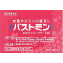 この商品は医薬品です、同梱されている添付文書を必ずお読みください。※商品リニューアル等によりパッケージ及び容量は変更となる場合があります。ご了承ください。製造元&nbsp;大東製薬工業(株)有効成分に卵胞ホルモン(女性ホルモンの一種で、エストロゲンともいいます。)である、エチニルエストラジオールとエストラジオールを配合した医薬品です。卵胞ホルモンは主に卵巣から分泌され、いわゆる「女性らしさ」や「潤い」をつかさどるホルモンです。ところが、加齢やストレスにともない卵巣の機能が衰えますと、卵胞ホルモンの分泌も低下します。そして、閉経期やストレスで卵胞ホルモンの分泌が急激に低下しますと、ほてりや発汗が生じたり、経質になってイライラする、あるいは冷感症や不感症になるなど、さまざまな不定愁訴が生じます。これが婦人更年期障害です。また、閉経後は卵胞ホルモンがほとんど分泌されないため、性器の萎縮が生じて、性生活が困難になります。このようなとき、「バストミン」は、不足した卵胞ホルモンを皮膚から補充するクリームで、これらの症状の改善が期待できます。肝臓にやさしく、少量で卵胞ホルモンを補充できることが特徴です。 医薬品の使用期限 医薬品に関しては特別な表記の無い限り、1年以上の使用期限のものを販売しております。1年以内のものに関しては使用期限を記載します。 名称 女性ホルモンクリーム剤 内容量 4g 使用方法・用法及び使用上の注意 用法・用量 適当量を局所に塗擦する。用法関連注意（1）定められた用法・用量を厳守してください。（2）目に入らないように注意してください。万一，目に入った場合には，すぐに水又はぬるま湯で洗ってください。なお，症状が重い場合には，眼科医の診療を受けてください。（3）ご使用前後には，手指をよく洗ってください。（4）塗布部を清潔にしてからお使いください。（5）外用にのみ使用してください。■してはいけないこと（守らないと現在の症状が悪化したり，副作用が起こりやすくなります）1．次の人は使用しないでください。　（1）本剤又は本剤の成分によりアレルギー症状を起こしたことがある人　（2）ご使用前に本剤をチューブから3mm程度出し，内股など皮膚のうすい所に塗り，翌日中に薬疹，発赤，かゆみ，はれなどの症状があらわれた人　（3）血栓症，子宮内膜症，脳卒中，心疾患，腎疾患のある人又はその既往歴のある人　（4）乳房又は子宮，卵巣に腫瘍がある人およびこれらのおそれがある人［本剤の有効成分は乳房や子宮の悪性腫瘍に罹患していた場合，その進行を早めるおそれがあります］　（5）家族あるいは本人に悪性腫瘍の病歴がある人　（6）子宮筋腫，糖尿病，高血圧，てんかん，肝機能障害のある人　（7）生理中の人，不正性器出血，膣分泌物（おりもの）のある人　（8）妊婦又は妊娠している可能性のある女性，授乳婦　（9）小児2．次の部位には使用しないでください。　（1）目や目の周囲　（2）外傷，湿疹，ただれ，炎症および化膿のひどい患部3．本剤を使用している間は，次のいずれの医薬品も使用しないでください。　同じ成分を含んだその他の医薬品4.本剤を使用している間は，次のいずれの食品も摂取しないでください。　セイヨウオトギリソウ（セント・ジョーンズ・ワート）含有食品，イプリフラボン5．使用者以外へ付着させないでください。　（1）ご使用後は石鹸とぬるま湯で手を十分に洗ってください。　（2）本剤を使用者以外の人に付着させないように注意してください。付着した場合は直ちに洗い流してください。　（3）塗布部が他の人と接触する可能性があるときは，塗布部を石鹸とぬるま湯で十分に洗い流してください。6．避妊の目的で使用しないでください　（1）避妊をご希望の場合は，適切な処置を強くお願いいたします。　（2）本剤のご使用により月経周期が変わる場合がありますので，オギノ式など規則的な月経周期や基礎体温を応用する避妊法は，お止めください。■相談すること1．次の人は使用前に医師，薬剤師又は登録販売者に相談してください。　（1）医師の治療を受けている人　（2）薬などによりアレルギー症状（発疹・発赤，かゆみ，かぶれ，はれなど）を起こしたことがある人2．使用後，次の症状があらわれた場合は副作用の可能性があるので，直ちに使用を中止し，この文書を持って医師，薬剤師又は登録販売者に相談してください。［関係部位：症状］皮膚：発疹・発赤，かゆみ，かぶれ，はれ乳房：痛み，緊満感消化器：吐き気，嘔吐，食欲不振その他：頭痛，むくみ，めまい3．生理の周期および月経血の様子が著しく変調した場合は，直ちに使用を中止し，この文書を持って医師，薬剤師又は登録販売者に相談してください。4．2週間位使用しても症状の改善がみられない場合は，この文書を持って医師，薬剤師又は登録販売者に相談してください。5．誤った使い方をしてしまった場合は，直ちに使用を中止し，この文書を持って医師，薬剤師又は登録販売者に相談してください。その他の注意 ■その他の注意　本剤を初めてご使用される前に，乳房と子宮の検診をお勧めいたします。また，使用開始後は定期的に，乳房と子宮の定期検診をお願いいたします。 効能・効果 婦人更年期障害，卵胞ホルモン不足により欠落症，女性生殖器発育不全，無月経，月経困難症，月経周期異状，卵巣機能障害，不正子宮出血，乳汁分泌不全，不妊症，不感症，四肢冷感症 成分・分量 1g中　成分　 分量エチニルエストラジオール 0.2mgエストラジオール 0.6mg添加物白色ワセリン，ステアリルアルコール，モノステアリン酸グリセリン，ポリオキシエチレン硬化ヒマシ油60，プロピレングリコール，メチルパラベン，プロピルパラベン 保管および取扱い上の注意 1．直射日光をさけ、湿気の少ない涼しい所に密栓して保管してください。2．小児の手の届かない所に保管してください。3．他の容器に入れ替えないでください。（誤用の原因になったり、品質が変わることがあります）4．使用期限を過ぎた製品は使用しないでください。5．本剤が出すぎた場合は、チューブに戻さないでください。 賞味期限又は使用期限 パッケージに記載 発売元、製造元、輸入元又は販売元、消費者相談窓口 大東製薬工業株式会社山梨県甲府市川田町字正里624番地2電話：0120-246-717　受付時間：10：00?12：00，13：00?16：00（土，日，祝祭日，弊社休業日を除く） 原産国 日本 商品区分 医薬品 広告文責　株式会社レデイ薬局　089-909-3777薬剤師：池水　信也 リスク区分&nbsp; 第(2)類医薬品