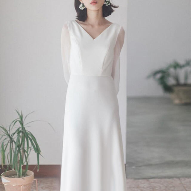ウェディングドレス Vネック ロング丈 長袖 花嫁ドレス 披露宴 二次会 結婚式 ファスナー ホワイト 春/夏/秋/冬