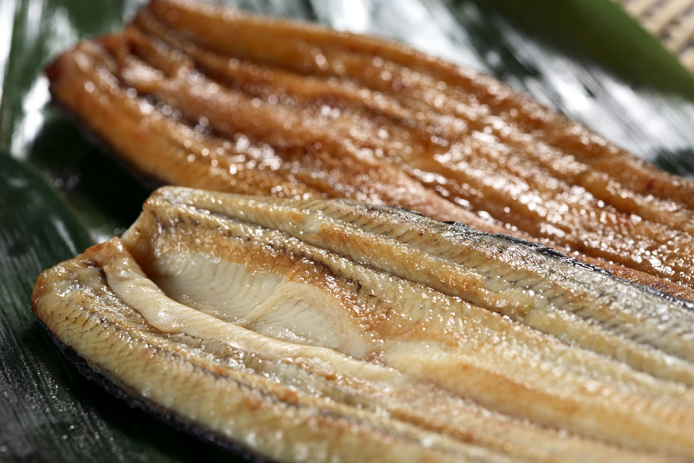 【大好評!お取り寄せグルメ】浜松・浜名湖 うなぎ 蒲焼 白焼 4人前 2種セット 長焼★国産 4尾 わさび醤油 お取り寄せ 産地直送 タレ付き お吸い物付き 冷凍 ひつまぶし 自宅用 贈答用 ギフト お歳暮 鰻 切身 御歳暮 プレゼント ギフト キングマカデミアン◆U910022