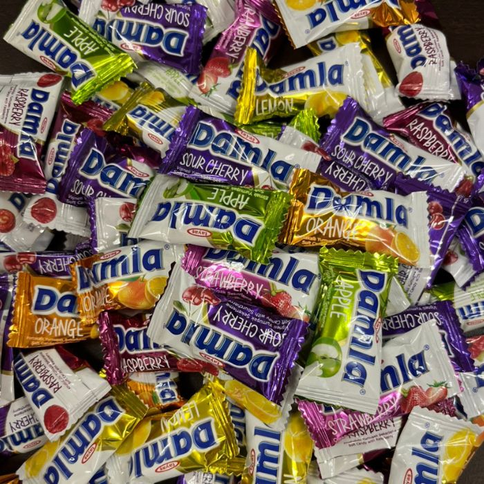 ダムラ フルーツ フィリング入り ソフト キャンディー 150個入り 個包装 お試し 小腹 ばらまき 着色料不使用 天然果汁使用 パーティー まとめ買い お菓子 飴