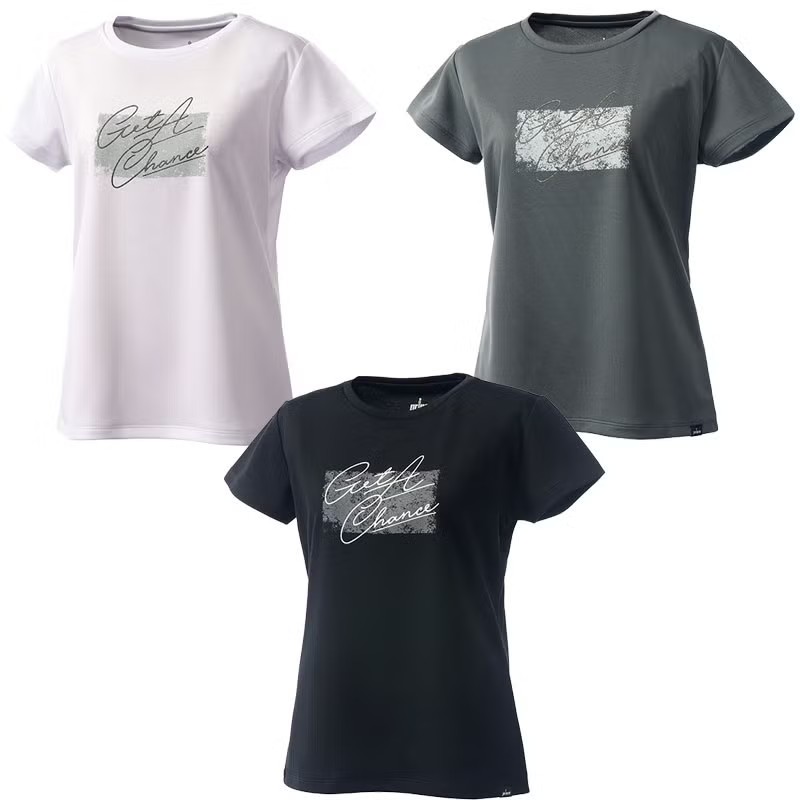 2026年7月発売 ラメプリントを施したオシャレなグラフィックTシャツ モノトーンでどんなアイテムにも組み合わせしやすいアイテム ■カラー： ホワイト(146) グレー(154) ブラック(165) ■サイズ：S,M,L,LL ■素材：ダブルフェイスジャージー（ポリエステル100％） ■機能：吸汗速乾、UVケア ■原産国：中国 ※店舗と在庫を共有しておりますので、場合によってはメーカーからのお取り寄せになります。