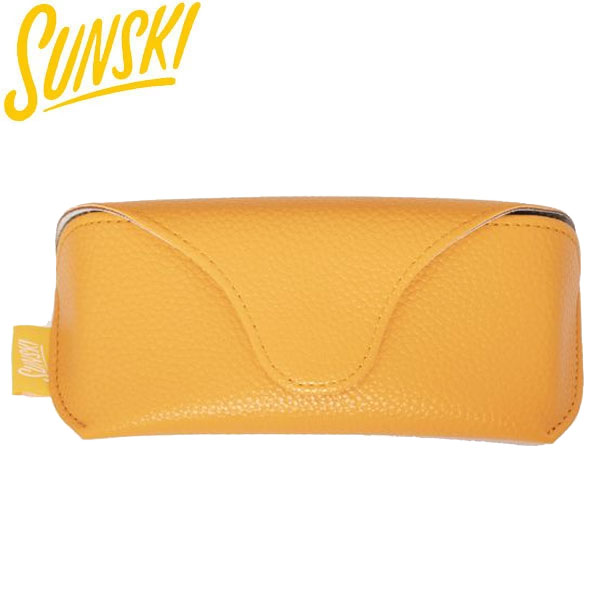 ポリエステル素材のハードケース。開閉はマグネットを採用。 SUNSKIのPREMIUM、ALPINE Collectionにおすすめです。 Fabric：Solution Dyed Recycled Polyester 原産国：中国 Size：ONE SIZE Color：イエロー 寸法：H7×W16×D5cm【03003271000000000】【02307000000000000】