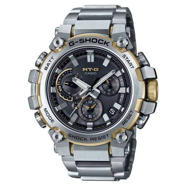独自の設計思想により、メタル素材とG-SHOCKの起源である樹脂素材を融合して革新的な構造美を追求するMT-Gシリーズ。 MTG-B3000はカーボン強化樹脂ケースでモジュールを保護し、外側をメタルパーツで覆った「デュアルコアガード構造」を更に進化させました。 また、高密度実装技術により薄型の多機能モジュールを採用することで、既存のMT-Gモデルと比べて大幅に薄くなりました。 ワンプッシュ式交換バンド構造により簡単にバンドの付け替えが可能。 ゴールドIPコーティングをしたベゼルに、ヘアライン加工で再度仕上げを施して、凸面のみステンレスを露出させるという手の込んだデザインになっています。 透明度の高いサファイアガラスを採用し、ダイアルにはカシオ山形工場の微細加工技術による繊細な造形と、蒸着加工を施すことで高い質感に仕上げています。 専用アプリと接続でき、実用的な機能も備えました。 ケースサイズ（縦×横×厚さ） 51.9 × 50.9 × 12.1 mm 【時計機能】 ワールドタイム デュアルタイム（27タイムゾーン、サマータイム自動設定機能付き、ホームタイムの時刻入替機能付き） ストップウオッチ ストップウオッチ（1秒、24時間計、スプリット付き） タイマー タイマー（セット単位：1分、最大セット：24時間、1秒単位で計測） アラーム 時刻アラーム ライト LEDライト（スーパーイルミネーター、残照機能付き） ライトカラー LED：ホワイト カレンダー フルオートカレンダー 針位置補正機能 針位置自動補正機能 パワーセービング機能 パワーセービング機能（暗所では一定時間が経過すると運針を停止して節電します） バッテリー表示/警告 バッテリーインジケーター表示 駆動時間 フル充電時からソーラー発電無しの状態での駆動時間 機能使用の場合：約5ヵ月 パワーセービング状態の場合：約18ヵ月 精度 ※電波受信が行われない場合や、スマートフォンと連携しない場合は、通常のクオーツ精度（平均月差±15秒）で動作します。 その他機能 日付・曜日表示 時刻修正詳細 電波受信機能：自動受信（最大6回／日）（中国電波は最大5回／日）／手動受信、 ＜日本＞受信電波：JJY、周波数：40kHz／60kHz（福島／九州両局対応モデル） ＜北米地域＞受信電波：WWVB、周波数：60kHz ＜ヨーロッパ地域＞受信電波：MSF/DCF77、周波数：60kHz／77.5kHz ＜中国＞受信電波：BPC、周波数：68.5kHz ＊ホームタイム設定を受信可能な時差に設定すると、時差に合わせた局を受信します。【02305000000000000】【03002261200000000】