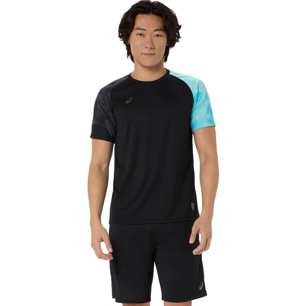 吸汗速乾性を追求したポリエステルニット素材を採用した半袖Tシャツ。 両袖に”ASICS JAPONISM”コンセプトのグラフィックが昇華プリントされています。 ひとつのデザインパターンから複数のパーツを型取ることで作成されたため、切り取られたプリントパターンが1着毎で異なる世界で唯一のアイテムです。 デザインのアクセントにウーブンラベルを採用。 Made in Indonesia 素材 ポリエステル100% その他 アシックスオリジナルサイズ【03001310100000000】【02918020000000000】【02701000000000000】