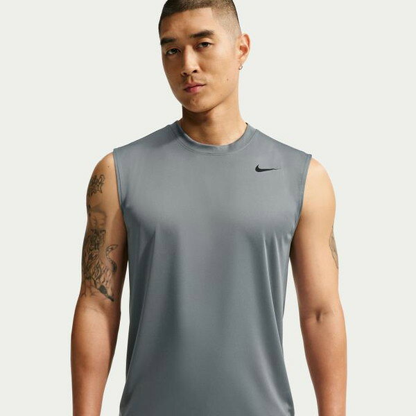 軽量なノースリーブの高機能Tシャツ。 優れた通気性と滑らかな肌触りが特徴。 Dri-FITテクノロジーを採用し、汗をかいても安心。 【素材】ポリエステル 100%【03005010000000000】【02918020000000000】