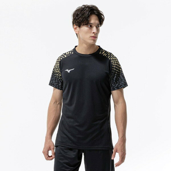 シーズンデザイン、シーズンカラーを採用したPROFESSIONAL LINE。■背面に高通気素材を採用し、放熱性と快適性に着目した設計を採用。■流星・スピード・テクノロジーからインスピレーションを得た、常に挑戦するプレイヤーのモチベーションを高めるグラフィックをデザイン。※袖のグラフィックはランダムに入るため、個々の製品で見え方が多少異なります。素材: ポリエステル100％原産国: タイ製【03007060000000000】