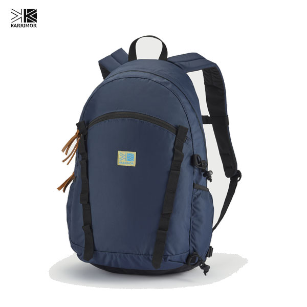 VT デイパック F 25 24AW限定25LにPCポケットが装備されてアップデート。シンプルでオーセンティックなルックスでありながら使いやすい機能やポケットが充実。アウトドアテイスト溢れるデザインのアクセントであり、カラビナなどをかけることのできるデイジーチェーンをフロント部分に装備。物の出し入れがしやすいパネルロードタイプ。 PC対応（～15インチ） ワンドポケット【03002261000000000】【02919030000000000】【04701000000000000】
