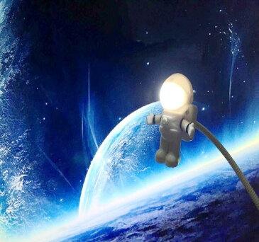 送料無料 照明 ライト 雑貨 ナイトライト デスクライト PCライト 卓上ライト USBグッズ 宇宙飛行士 かわいい おしゃれ 便利 持ち運び