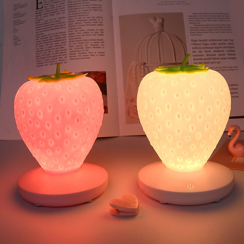 ・とてもかわいいフルーツ型のLEDライトです。いちご、パイナップル、マンゴーからお選びください。 ・USB充電式 ・3段階の明るさ調節機能付き ・商品の構成：ライト、USB充電ケーブル ・スイッチタイプ：接触式 【サイズについて】 ・いちご：10 * 10.5 * 14 cm ・マンゴー：10 * 10.5 * 18 cm ・パイナップル：10 * 10 * 16 cm 【カラーについて】 生産ロットにより柄の出方や色の濃淡が多少異なる場合がございます。 お使いのモニターや撮影時の光の加減などにより 画像と実際の商品のカラーが若干異なる場合もございます。 【サイズについて】 測り方により誤差が生じる場合がございます。 同じサイズでもカラーやデザインによって大きさが異なる場合もございます。 【衣類・バッグ等、縫製品について】 海外製品の為、縫製基準が日本と異なるケースもあることから 縫製が甘い・雑・糸の始末ができていない等が見受けられる場合もございます。 ※上記理由による返品、交換はお断りする場合がございます※ 【素材について】 シリコーン+ ABS樹脂