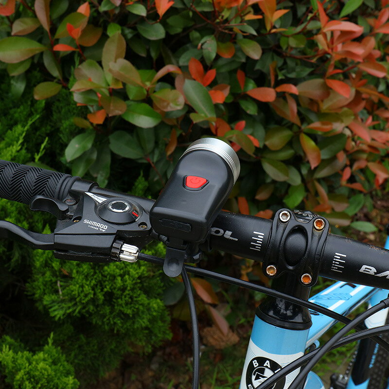 送料無料 自転車ライト ヘッドライト USB充電式 4モード点灯 フロントライト 防水 ...