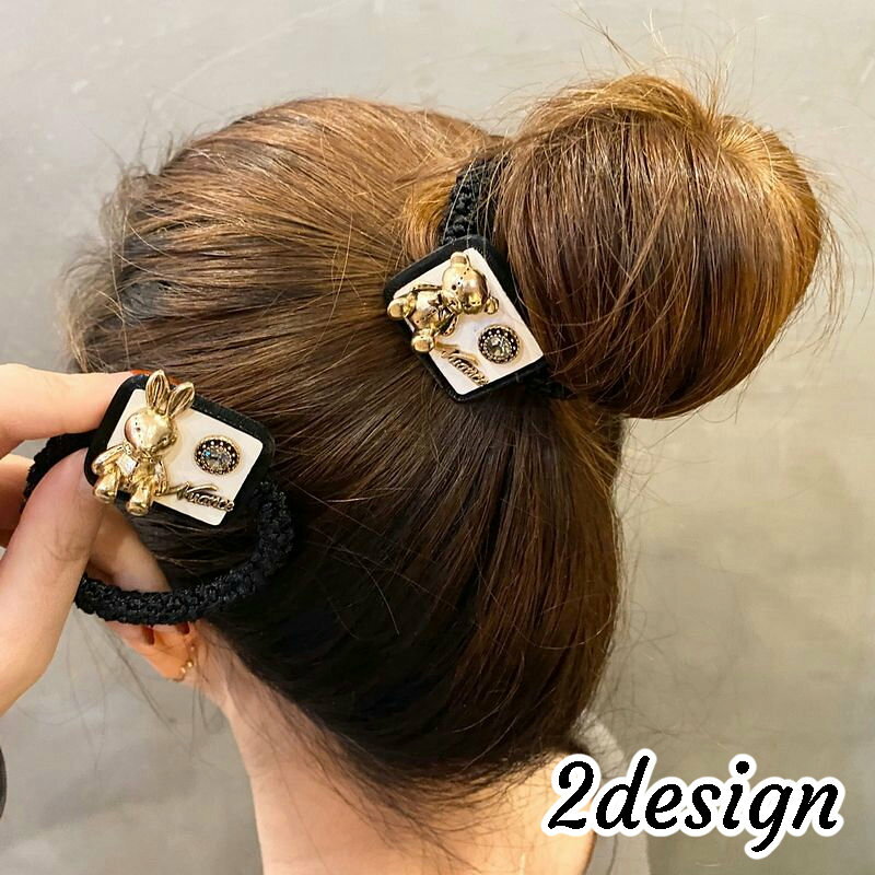ウサギ、クマのモチーフがかわいいヘアゴムです。 シンプルに結ぶだけでも存在感のあるデザインですね！ 【素材について】 合金ほか