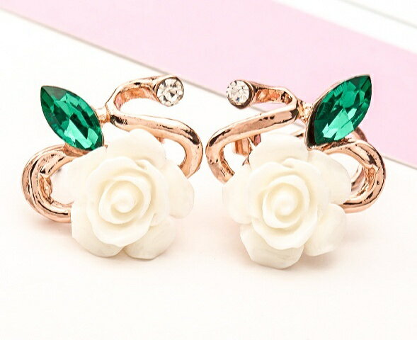 送料無料 ピアス スタッドピアス レディース 女性 アクセサリー 薔薇 バラ ラインストーン キラキラ フラワー お花 上品 おしゃれ かわいい 普段使い お出かけ ギフト プレゼント 婦人用