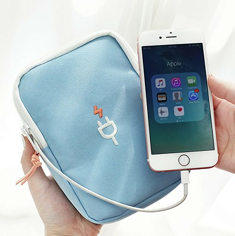 ガジェットポーチ モバイルアクセサリー収納 ケース トラベルポーチ イヤホンケース 充電器 バッテリー スマホ ケーブル コード収納 小物入れ 刺繍入り 持ち運び 出張 旅行 通勤 ファスナー メッシュポケット 雑貨 シンプル 便利グッズ かわいい コンパクト カジュアル 青 灰 laforest-10029283 LaForest サンプル画像2