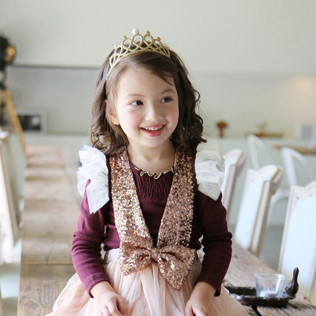 LaForestの送料無料 カチューシャ 王冠風 ティアラ風カチューシャ キッズ 子供用 女の子 ヘアアクセサリー フェイクパール ラメ キラキラ パーティー 誕生日祝い 結婚式 お祝い イベント おしゃれ かわいい｜アングル3
