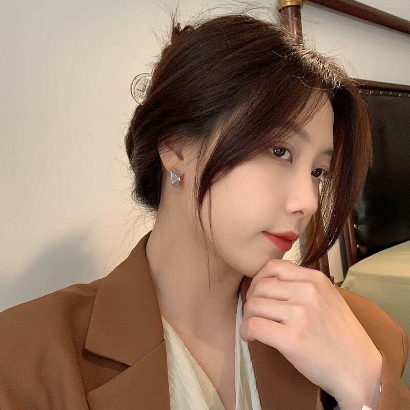 送料無料 スタッドピアス キャッチピアス レディース アクセサリー 耳飾り C型 C字 女性用 婦人用 上品 おしゃれ 服飾小物 普段使い お出かけシーン プレゼント 贈り物 ギフト 誕生日 記念日