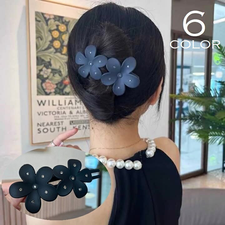 ラインストーンが輝く落ち着いたデザインのレディース用ヘアクリップです。 まとめ髪スタイルに◎ 【サイズについて】 画像をご参照ください。 【カラーについて】 生産ロットにより柄の出方や色の濃淡が異なる場合がございます。 お使いのモニターや撮影時の光の加減などにより 画像と実際の商品のカラーが異なる場合もございます。 予告なしにカラーやデザインなどの変更がある場合もございます。 【素材について】 プラスチック樹脂