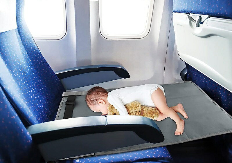 送料無料 シートエクステンダー ベビーシート 幼児用 飛行機シート フライト用 クッション 飛行機用ベッド 防水 滑り止め トラベルグッズ 旅行 サイドポケット付き 隙間埋め 落下防止 お昼寝グッズ ベルト付き フットレスト 折りたたみ コンパクト 収納 持ち運び 省スペース 3