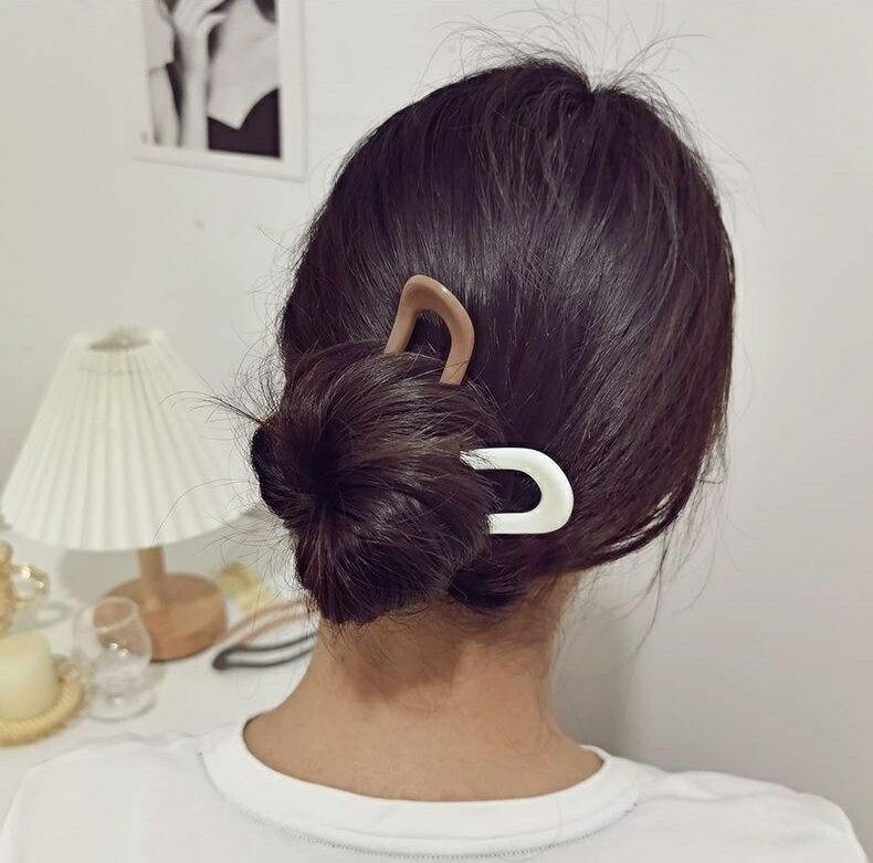 送料無料 かんざし 簪 U字 レディース 女性 婦人 ヘアアクセサリー 髪飾り Uピン ヘアピン ヘアアレンジ まとめ髪 髪留め 挿すだけ ヘアコーム アップスタイル シンプル かわいい カジュアル 定番 ベーシック おしゃれ 黒 白 茶 灰 ピンク