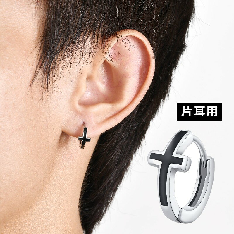 クールでおしゃれな十字架型のリングピアス。 ユニセックスなデザインで、ペアアイテムとしてもオススメ♪ シンプルでいろんなお洋服に合わせやすく、プレゼントにもぴったりですよ！ ※片耳用(1個)の販売です。セットではないのでご注意ください。 【サイズについて】 画像をご参照ください。 【カラーについて】 生産ロットにより柄の出方や色の濃淡が異なる場合がございます。 お使いのモニターや撮影時の光の加減などにより 画像と実際の商品のカラーが異なる場合もございます。 予告なしにカラーやデザインなどの変更がある場合もございます。 【素材について】 合金