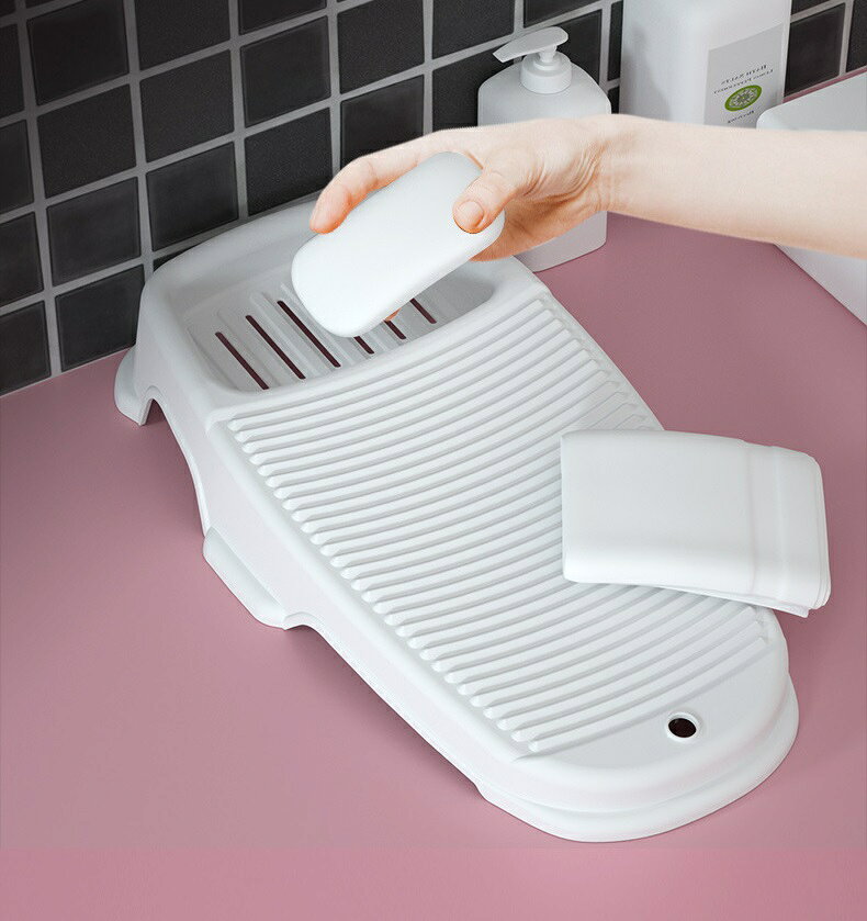 送料無料 洗濯板 石鹸置き付き ウォッシュボード 洗濯ボード 洗濯用品 ランドリーグッズ 滑り止め付き 吊り下げ収納 フック穴付き 引っ掛け 予洗い 手洗い 下洗い 便利グッズ 単色 シンプル おしゃれ かわいい 青 ピンク 灰 laforest-10123620 LaForest サンプル画像2