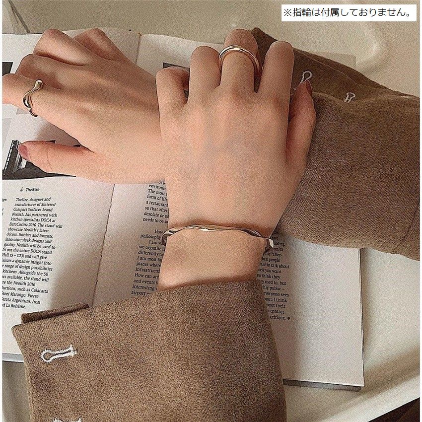 LaForestの送料無料 バングル ブレスレット レディース 女性 大人女子 メタル アクセサリー C型 ウェーブ シンプル カジュアル おしゃれ かっこいい プレゼント 高見え 高級感 普段使い 贈り物 ギフト ファッション小物 誕生日 シルバーカラー ゴールドカラー｜アングル2