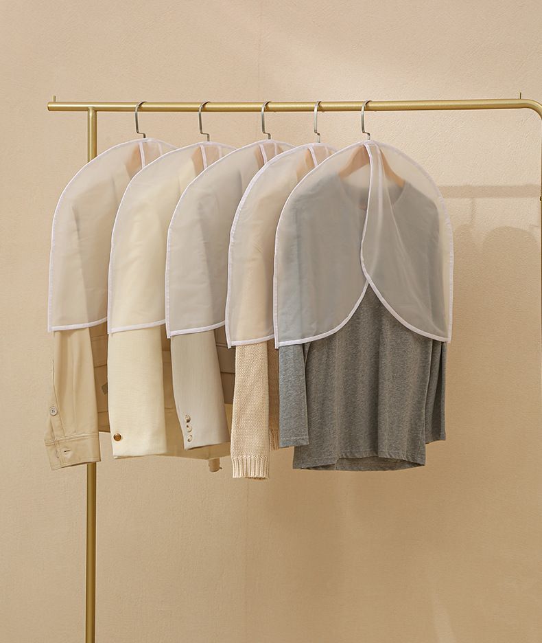 LaForestの送料無料 衣類カバー 単品 1枚 洋服カバー ショートタイプ 肩掛け 収納用品 ショルダーカバー 吊り下げ 保管 ほこり除け 埃除け 防塵 防汚 日用品雑貨 衣服 クローゼット スーツ ドレス コート｜アングル3