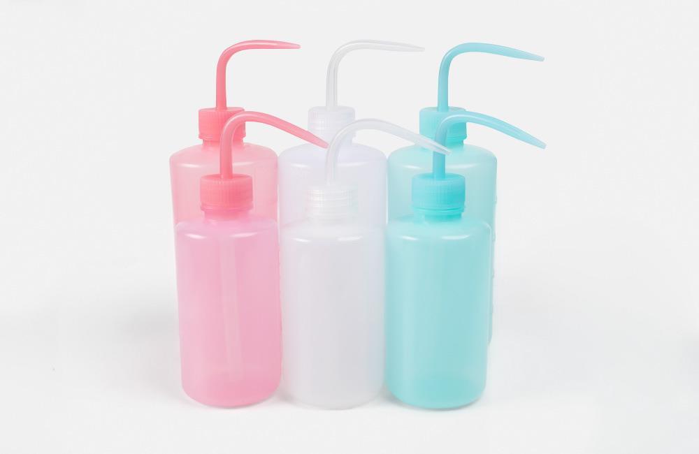 LaForestの送料無料 ウォッシュボトル 洗浄ボトル 250ml 500ml 水差し スクイズボトル タトゥーボトル プラスチックボトル スポイトボトル 容器 散水ツール｜アングル2
