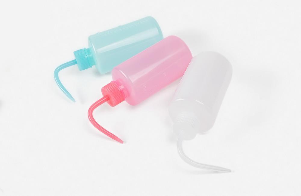 LaForestの送料無料 ウォッシュボトル 洗浄ボトル 250ml 500ml 水差し スクイズボトル タトゥーボトル プラスチックボトル スポイトボトル 容器 散水ツール｜アングル3