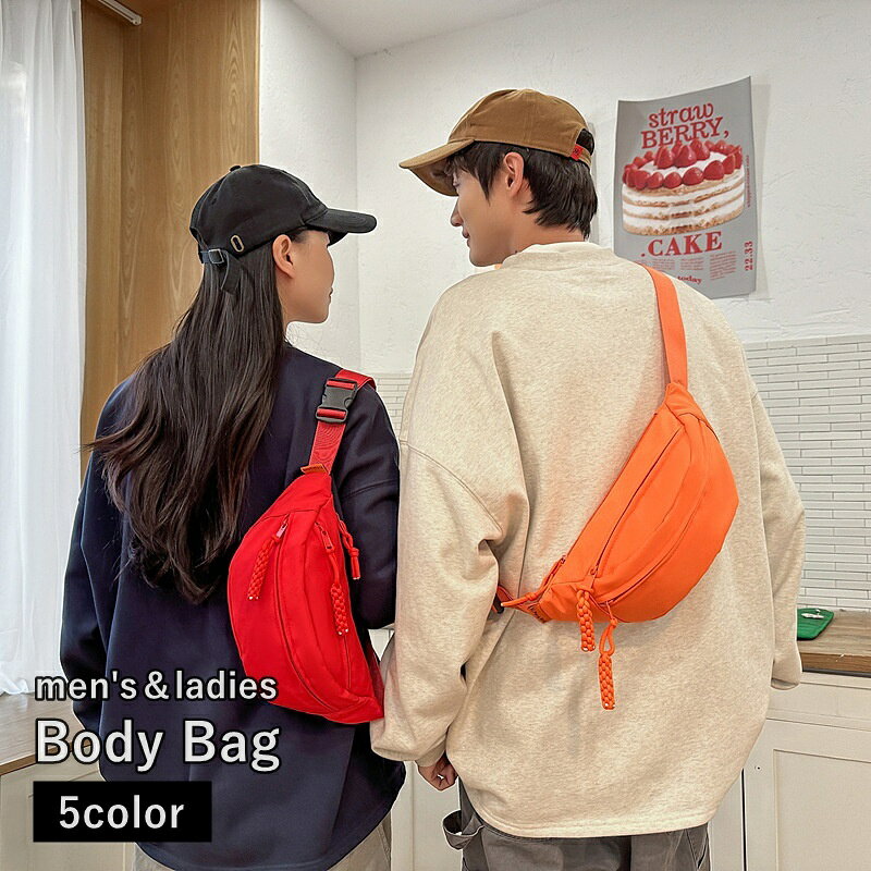 スマホや小物がしっかり収まるコンパクトサイズ。 男女兼用で使えるボディバッグです。 ストリートからカジュアルまで幅広いスタイルにぴったり☆ 【サイズについて】 画像をご参照ください。 【カラーについて】 生産ロットにより柄の出方や色の濃淡が異なる場合がございます。 お使いのモニターや撮影時の光の加減などにより 画像と実際の商品のカラーが異なる場合もございます。 予告なしにカラーやデザインなどの変更がある場合もございます。 【素材について】 ナイロン