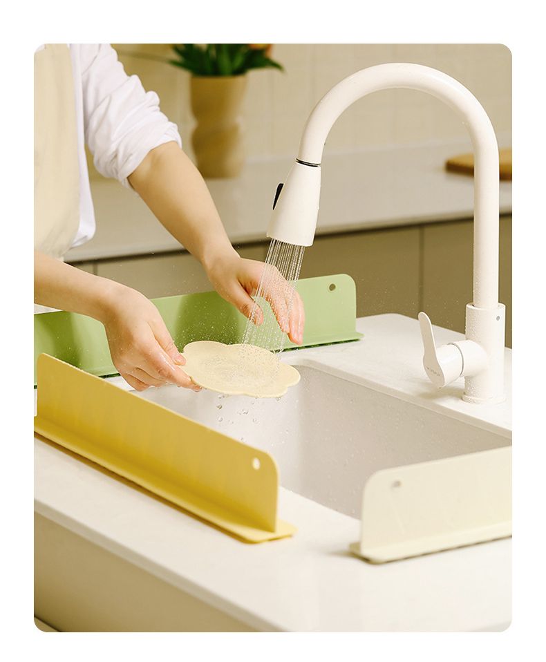 送料無料 水はね防止プレート 単品 1個 シンクプレート 吸盤式 吊り下げ シリコン キッチン用品 水回り用品 シンク用 流し台 ガード プレート 水はね 油はね 泡はね 汚れ防止 取付簡単 便利 衛生的 シンプル laforest-10162875 LaForest サンプル画像2