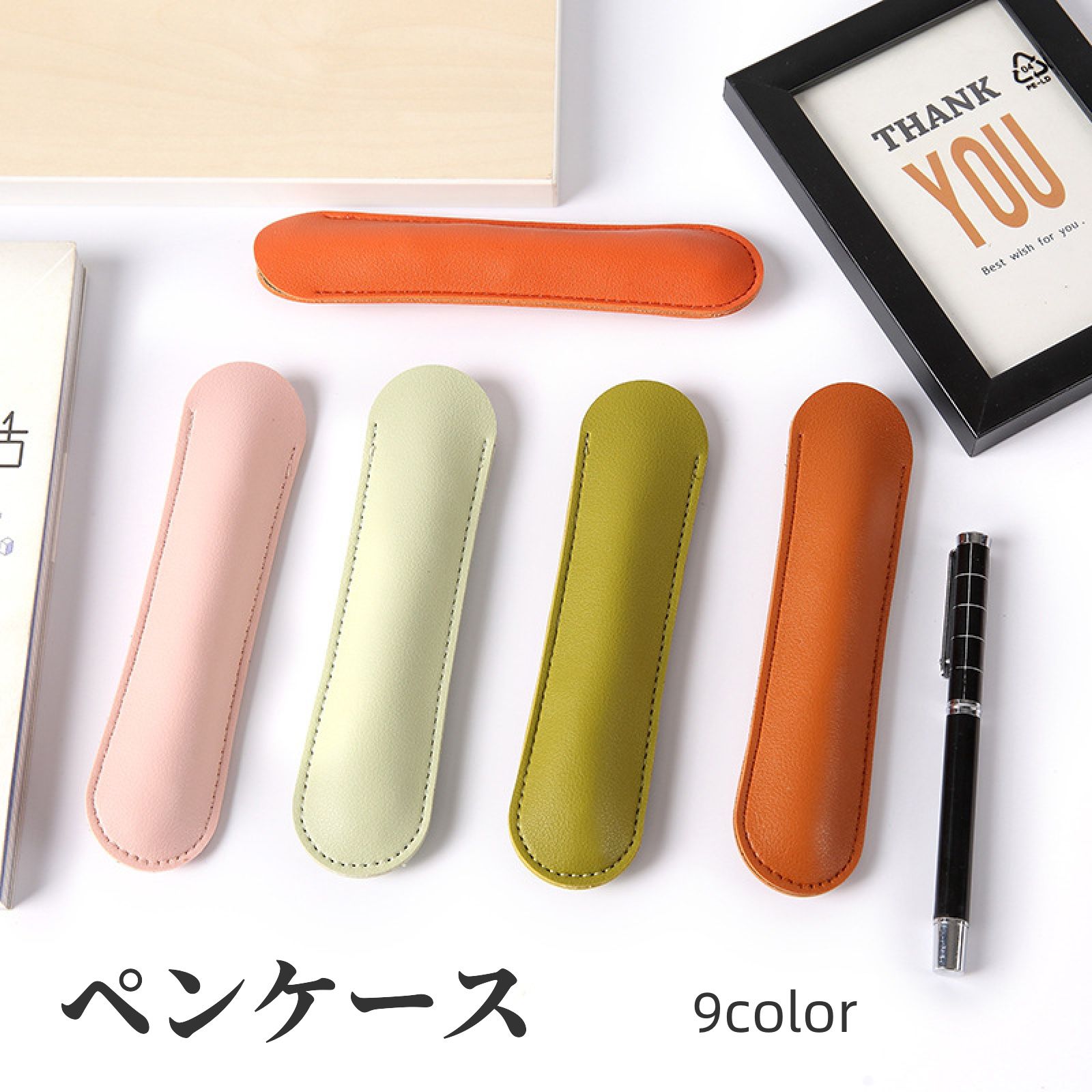 シンプルなデザインのコンパクトなペンケースです。 【サイズについて】 画像をご参照ください。 【カラーについて】 生産ロットにより柄の出方や色の濃淡が異なる場合がございます。 お使いのモニターや撮影時の光の加減などにより 画像と実際の商品のカラーが異なる場合もございます。 予告なしにカラーやデザインなどの変更がある場合もございます。 【素材について】 PU