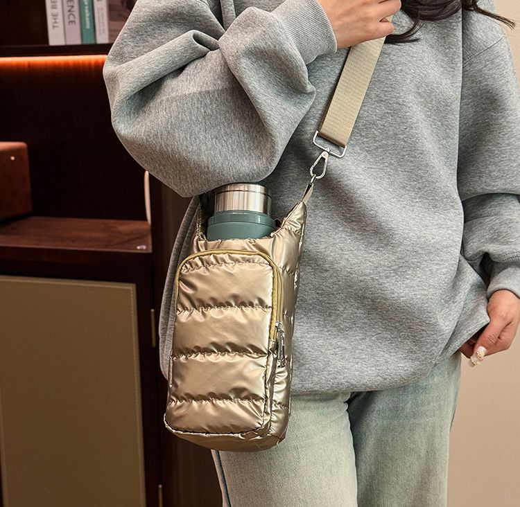 送料無料 ボトルホルダー ドリンクホルダー ペットボトルホルダー 水筒カバー ショルダーストラップ 水筒 ペットボトル ミニポーチ スマホ収納 小物収納 肩掛け 斜め掛け 調節可能 簡単取付 持ち運び 携帯 便利 大人 子供 おしゃれ かわいい laforest-10169922 LaForest サンプル画像2