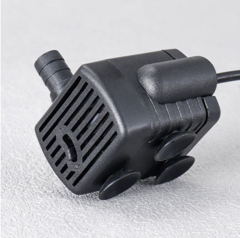 送料無料 水中ポンプ 小型 吸盤式 USB電源 ペット 熱帯魚 アクアリウム エアレーシ...