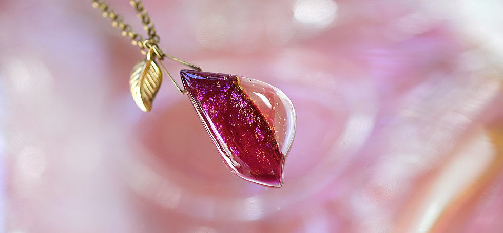 ラフォルム 楽天市場店の『ROSE LIP GLOSS』 ガラスアクセサリー ネックレス・ペンダント 円・楕円・ドロップタイプ｜アングル3