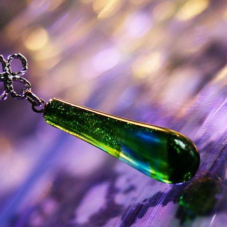 Rakuten - 『Green fairy』 ガラスアクセサリー ネックレス・ペンダント しずくタイプ