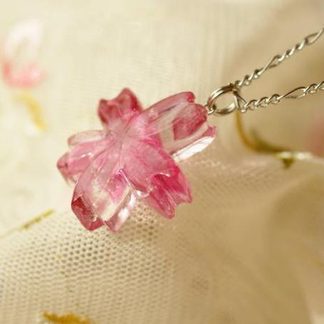 『SAKURA 〜 はつ恋 〜』 ガラスアクセサリー ネックレス・ペンダント ダイカット(平面造形)タイプ