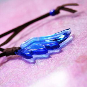 『心はばたいて』 ガラスアクセサリー ネックレス・ペンダント 羽根タイプ