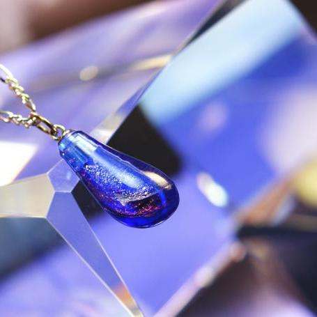 Beads - 『きらめきの青の世界』 ガラスアクセサリー ネックレス・ペンダント しずくタイプ