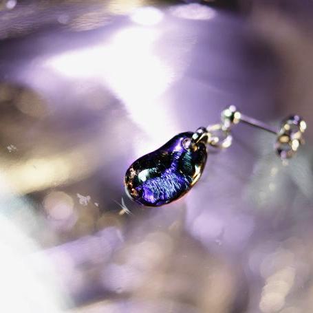 PIERCED EARRINGS, EARRING片耳用で、おしゃれに!!『BLACK BEAN』ブラックベースに、シルバーのラメを施しました。可愛らしくまたシックでカッコいい片耳用ピアスです。0120星のチャーム付きアジャスター。1小さく...