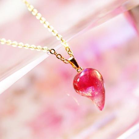 Rakuten - 『勾玉 〜 Petit Love 〜』 ガラスアクセサリー ネックレス・ペンダント 立体造形タイプ